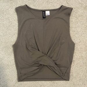 Divided green crop top! S